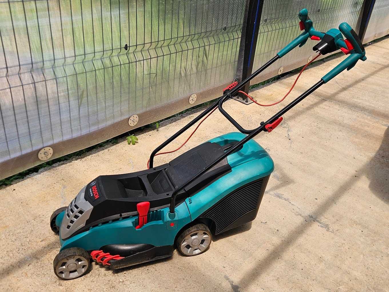 Косачка за трева Bosch Rotak 37, 1400 W, 37 см