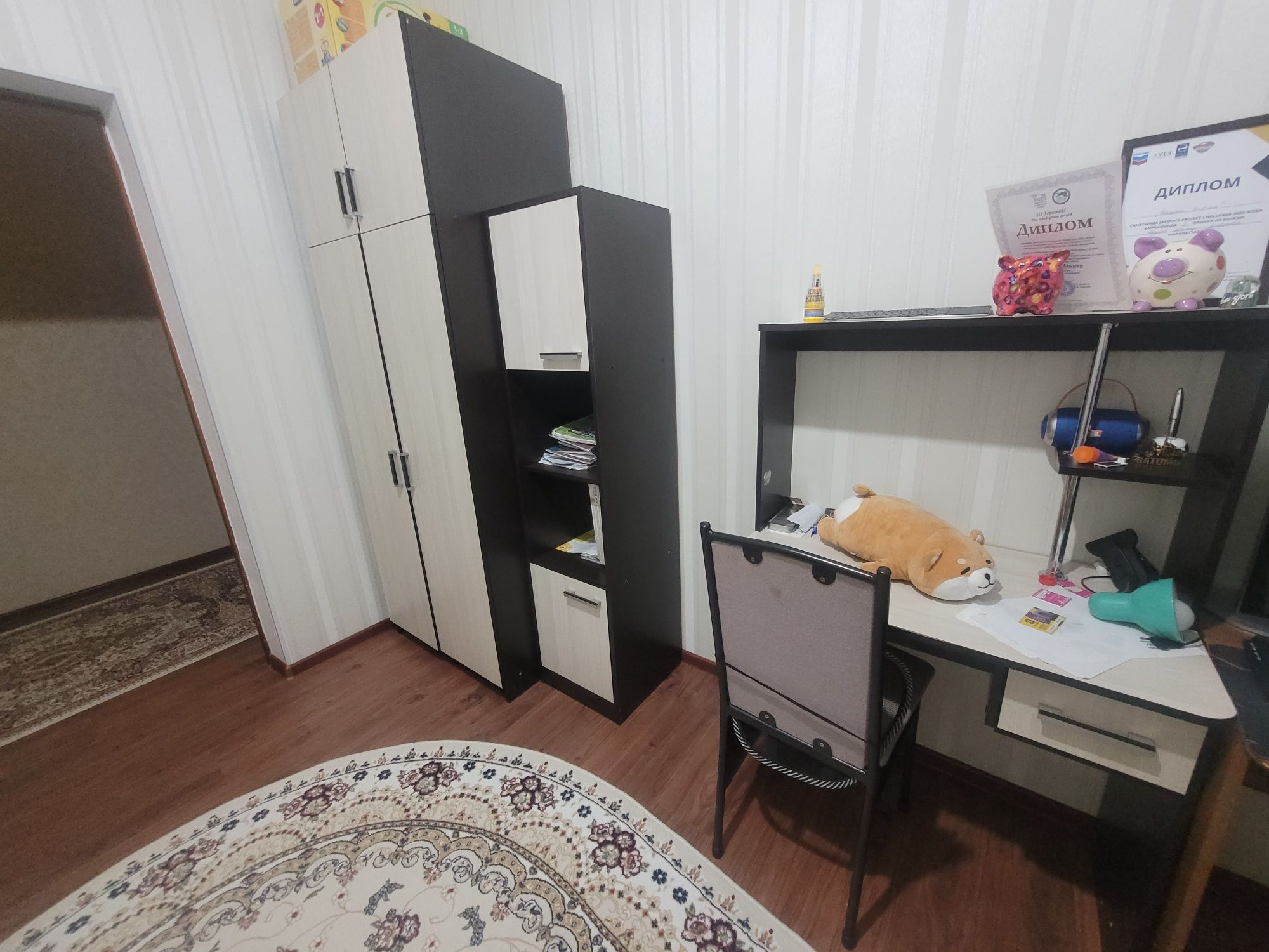 Продам шкаф, стол, комод