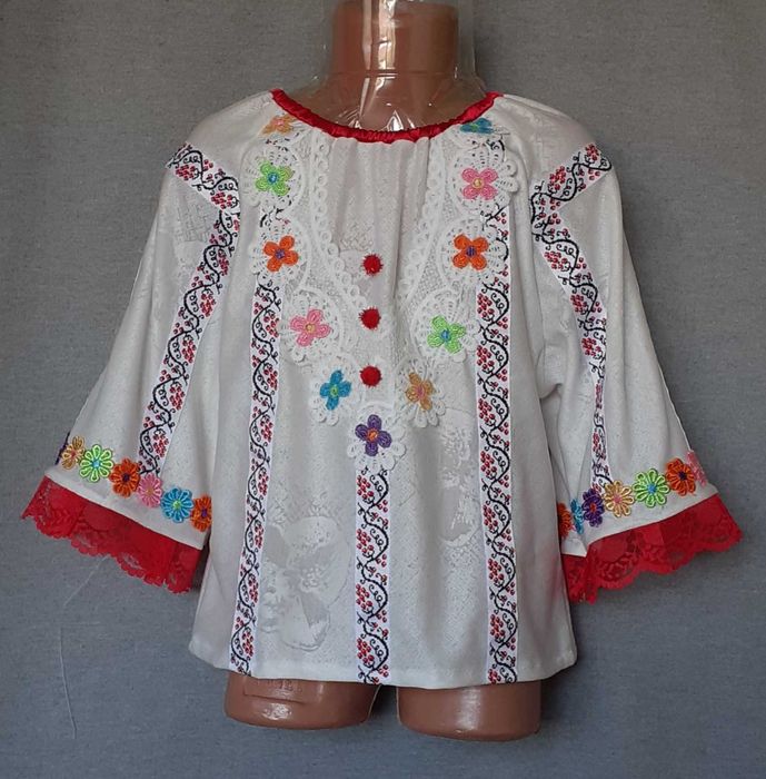 Costum popular pentru copii marimea 3 (4-5-6 ani) 235 lei