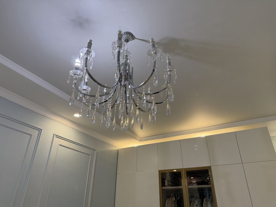 Продам люстру в связи с покупки новой!!