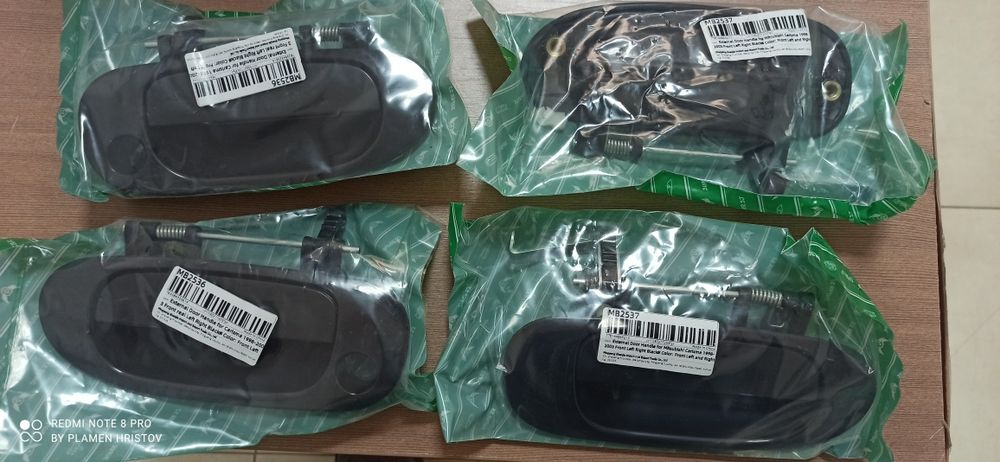 Митсубиши carisma бензин и дръжки за вратите.