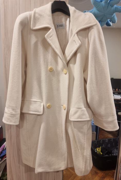 Бяло зимно палто размер 42