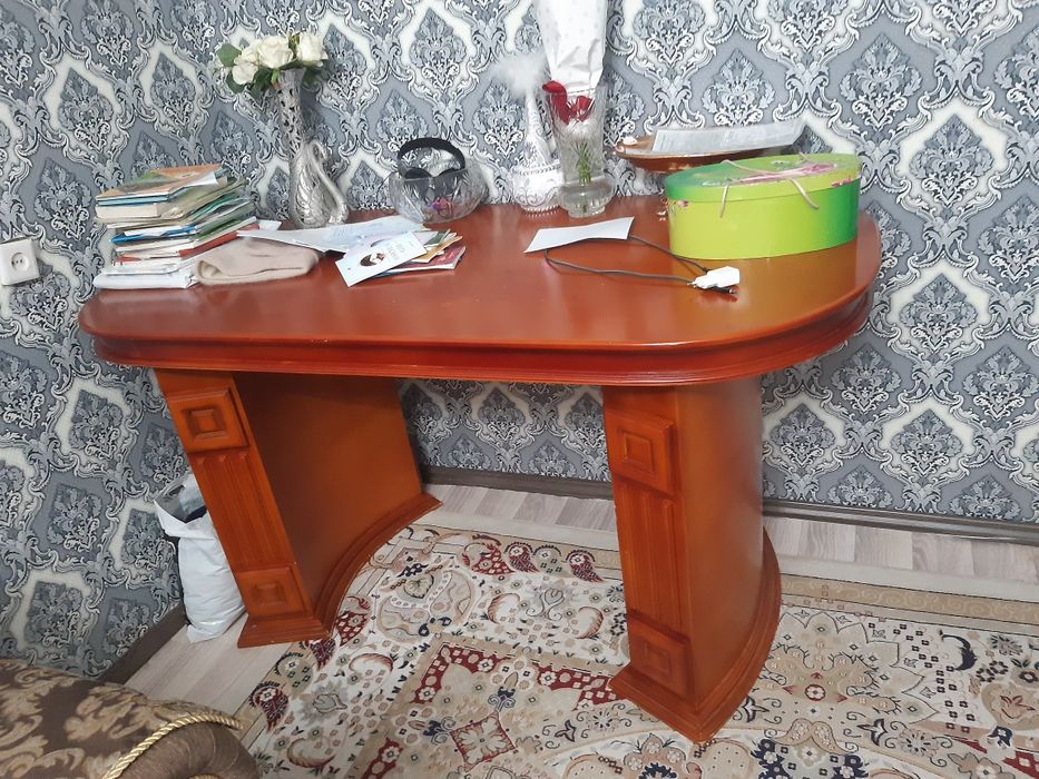 Продам стол гостиный