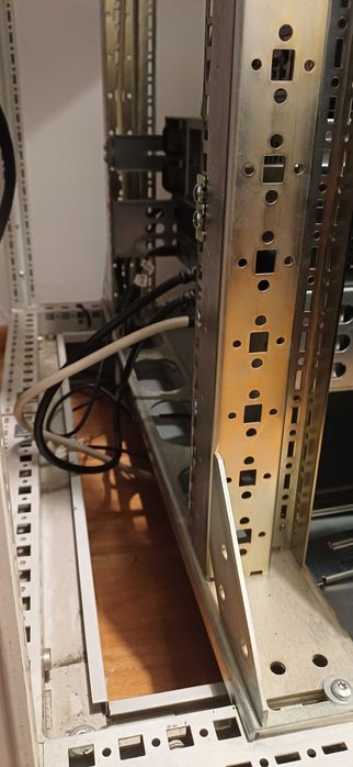 Vand rack metalic fara roti networking