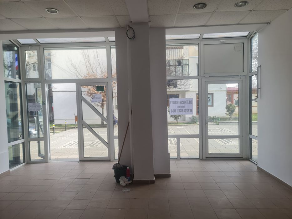 Ofer spre inchiriere spatiu comercial 40 m2 explanada Pascani