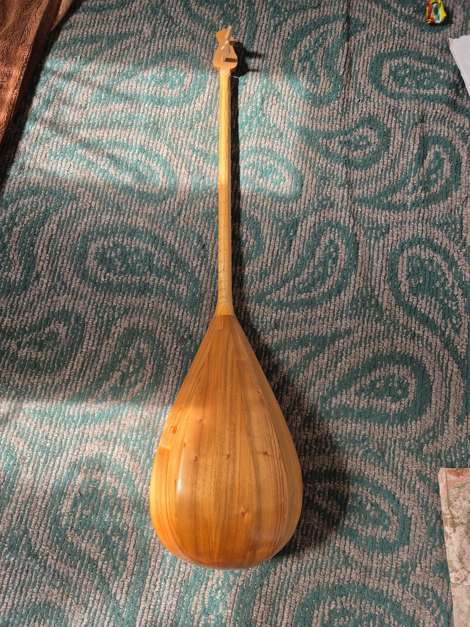 Продам дамбру казахскую.
