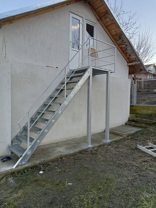 Vindem scări metalice zincate