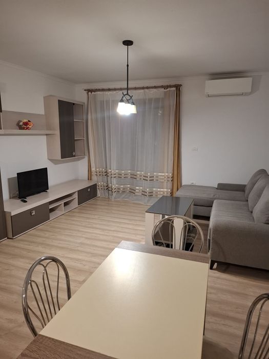 Închiriez apartament