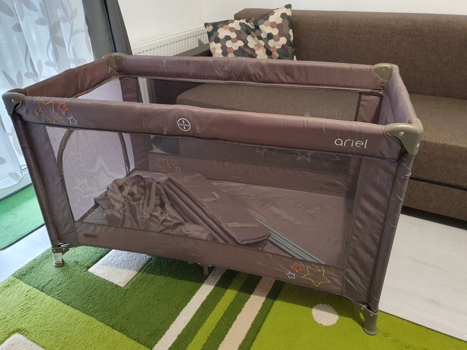 Patut pliabil bebe cu saltea si cearcaf