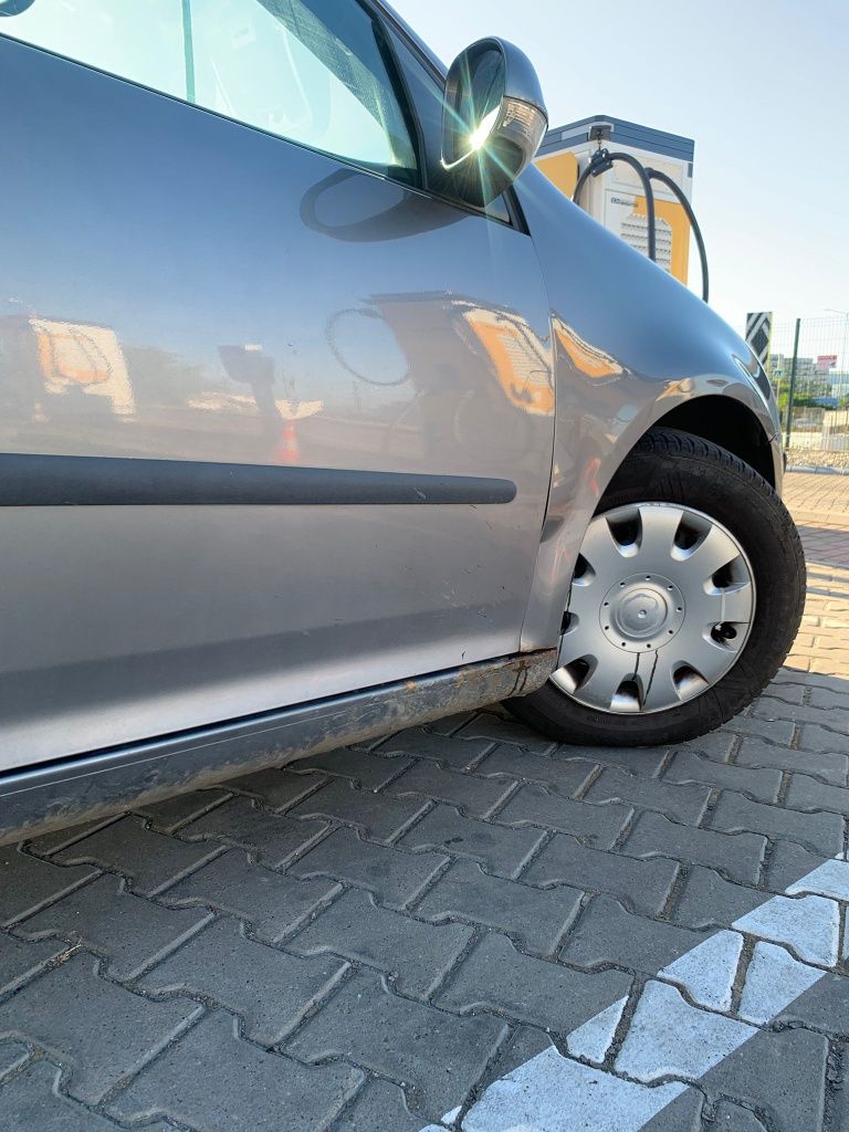 Volkswagen Golf 1.6 benzina