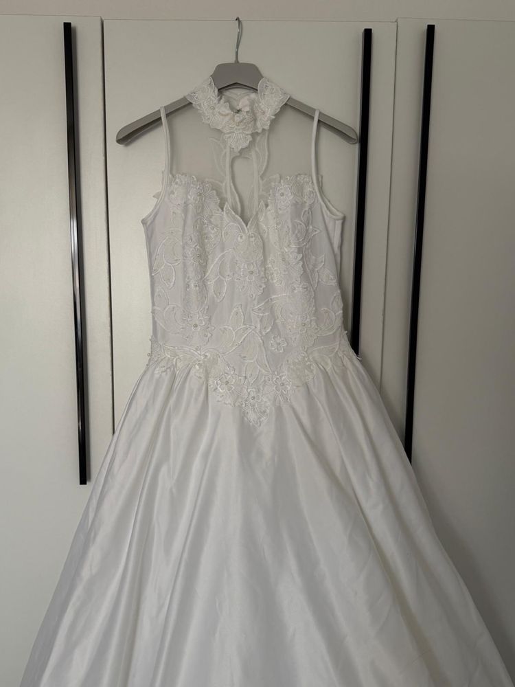 Vand rochie de mireasa