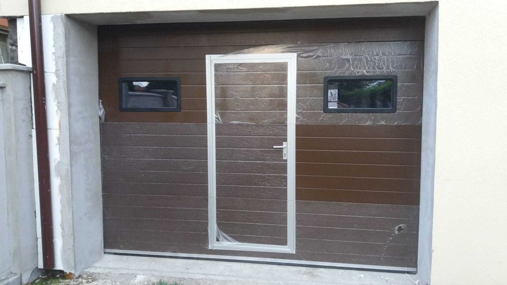 uși de garaj  rezidențiale