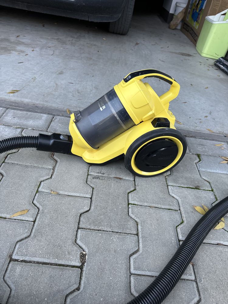 Прахосмукачка Karcher VC3