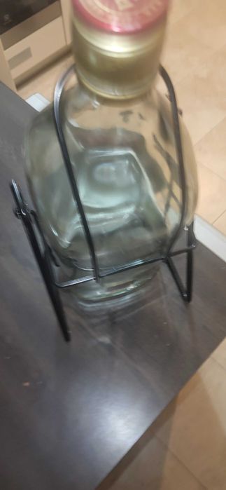 Голяма бутилка Johnnie walker 4.5 литра празна в люлка за механа