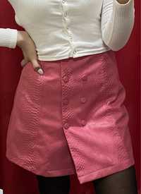 Кожаная розовая юбка