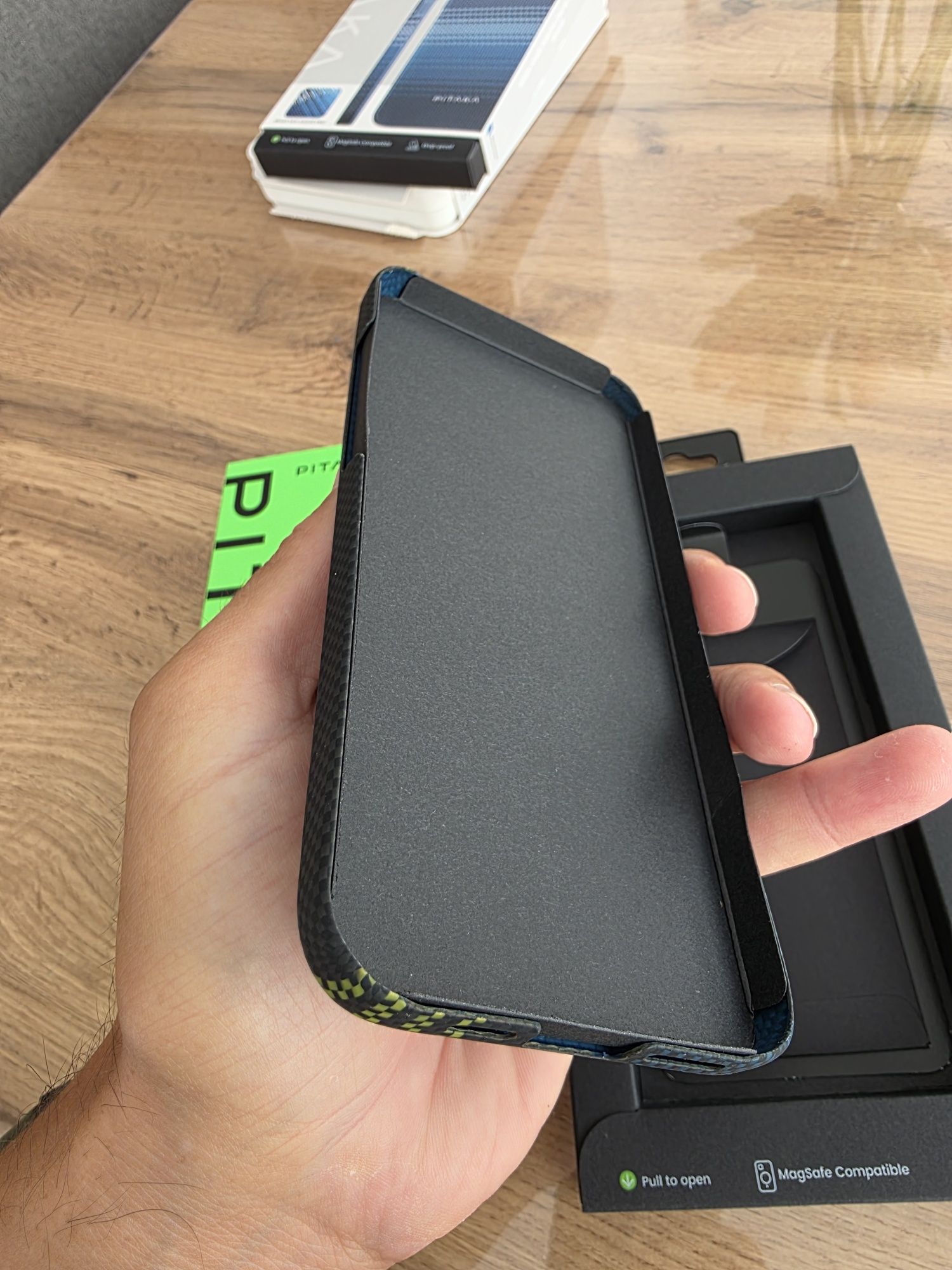 PITAKA карбонов калъф iPhone 16 Pro Max Aries