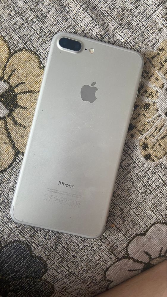 Айфон 7+ в отличном состояние
