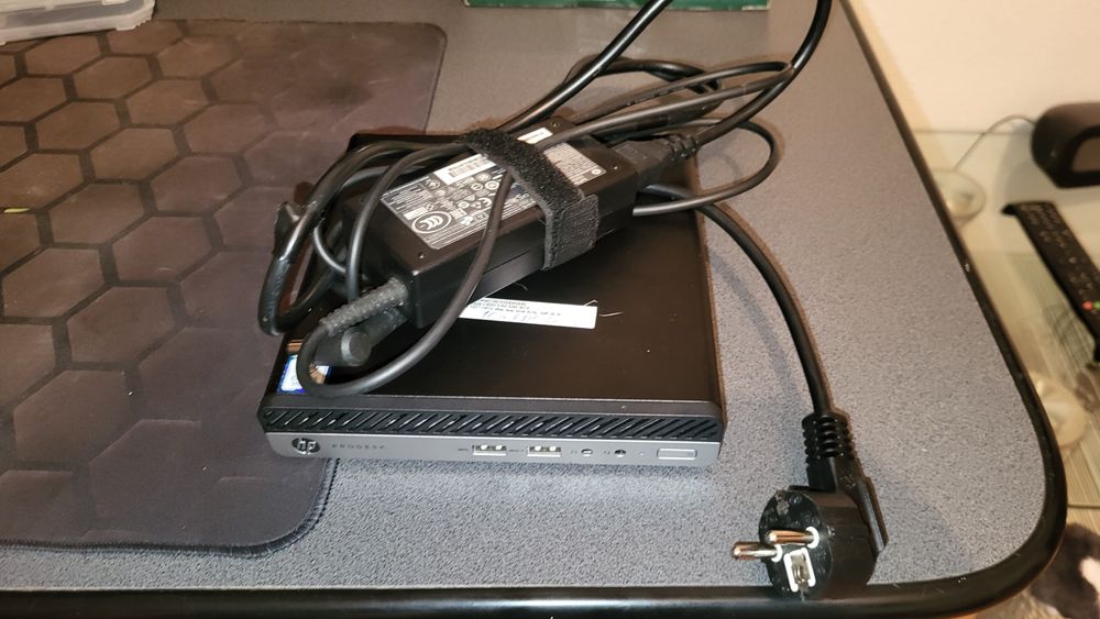 Mini PC, i5 gen 9, 16gb ram, 240 SSD.