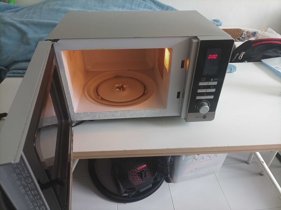 Микровълнова фурна Switch on