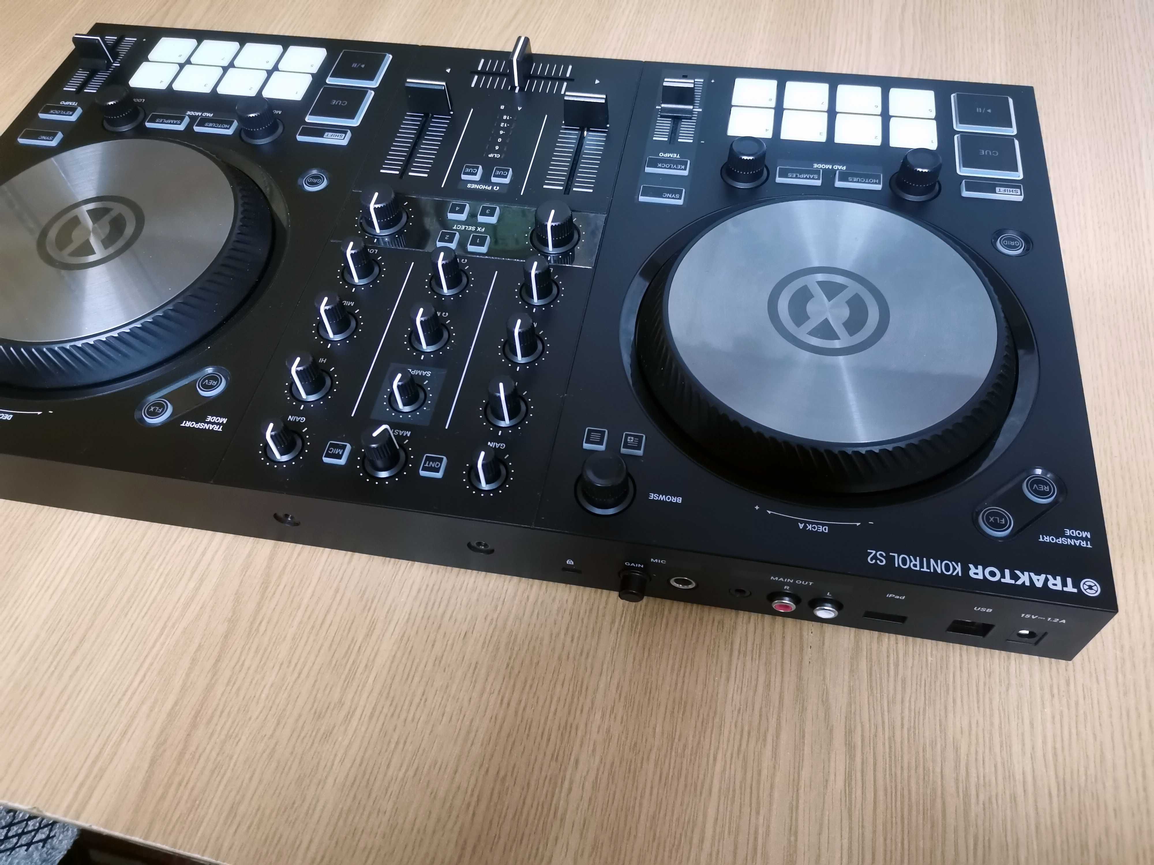 Consola Dj Traktor Kontrol S2 MK3