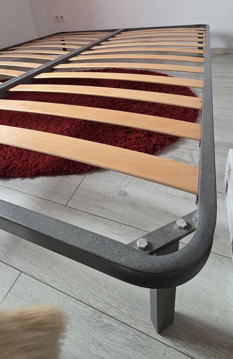 Somiera cu picioare metalice 160x200