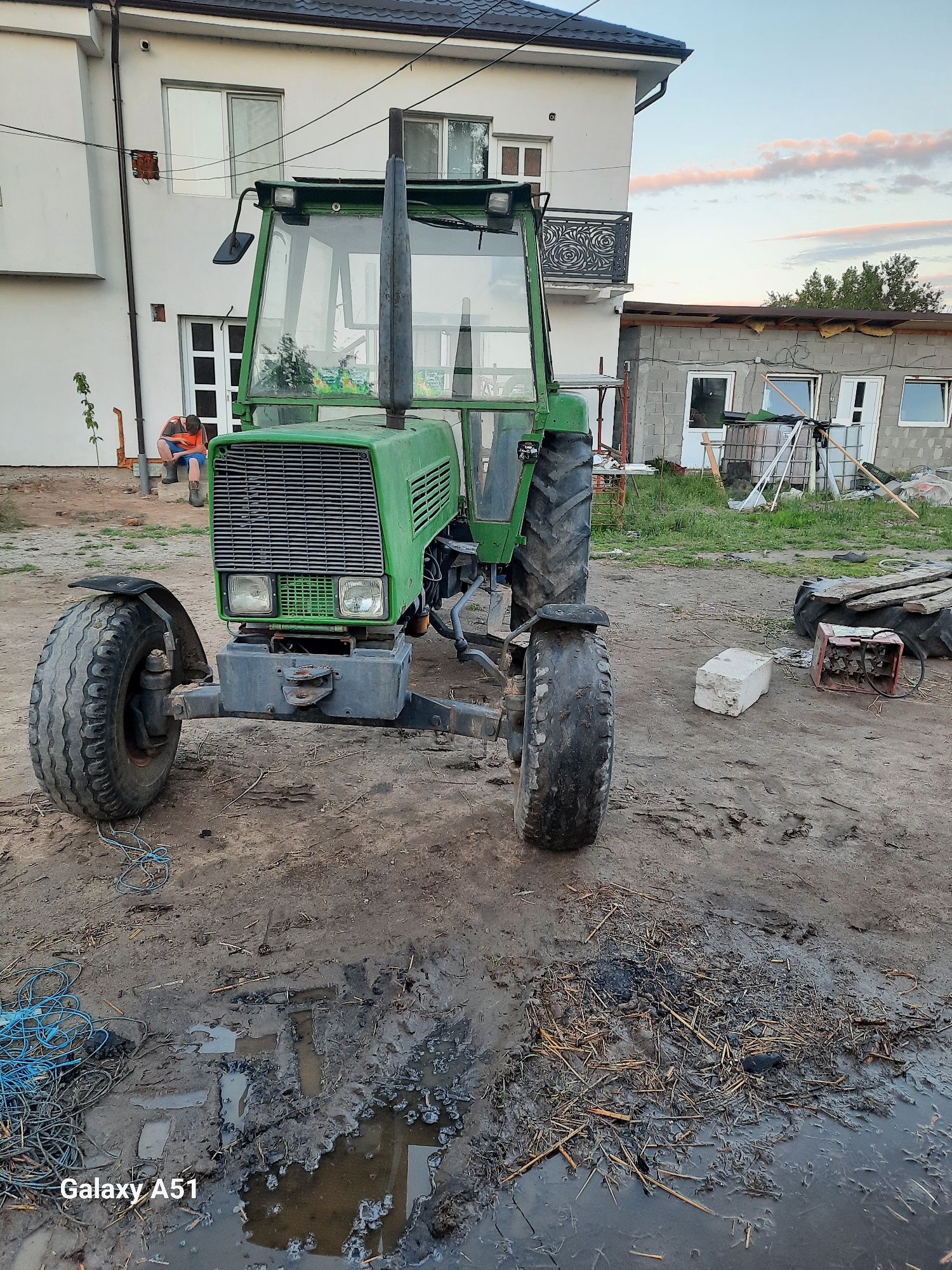 Vând tractor fendt