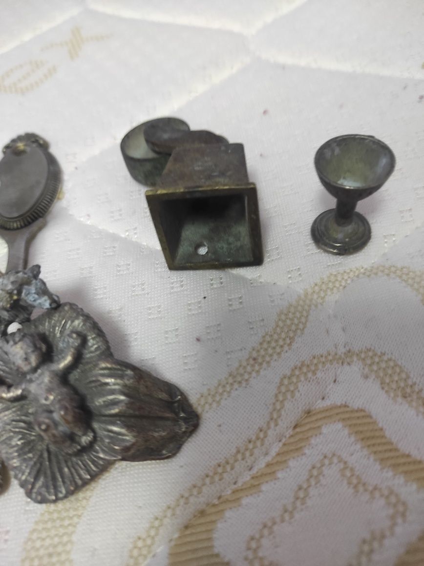 Lot format din 12 miniaturi