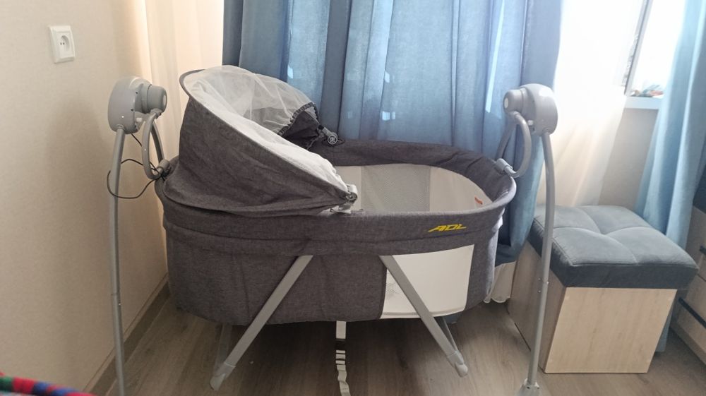 Детская кроватка с функцией укачивания и музыкой