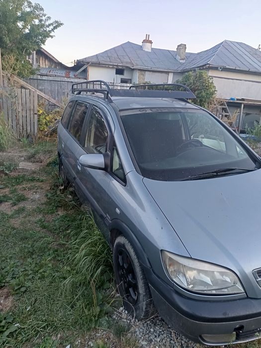 Vând Opel zafira