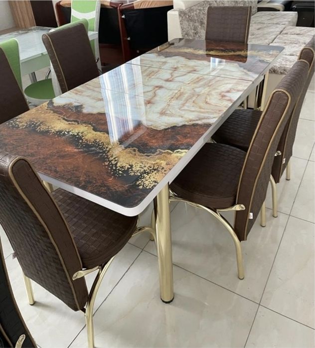 Стол в комплекте