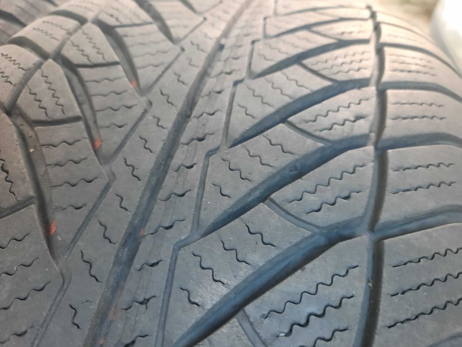 255 55 18 Goodyear UltraGrip iarna(M+S) runflat 6.5mm pt siguranta dvs