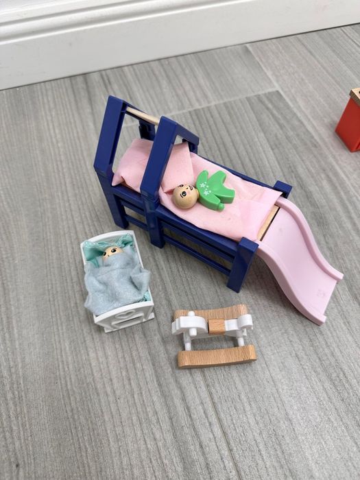 Căsuță de păpuși din lemn cu accesorii