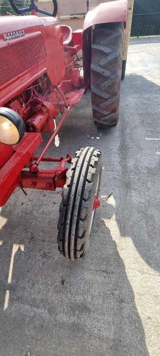 Tractor Mccormick 45 cp cu  remorca aro