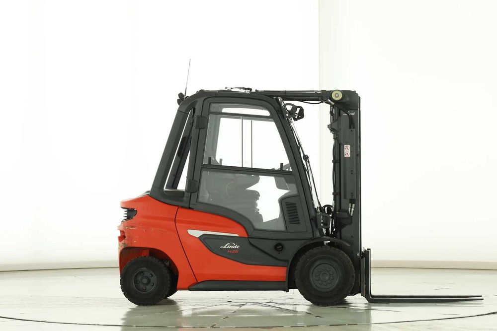 Stivuitor - Motostivuitor Linde H25 D-01-600 Anul fabricației 2021