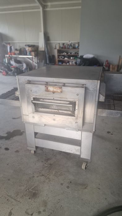 Cuptor electric pentru covrigi cu banda