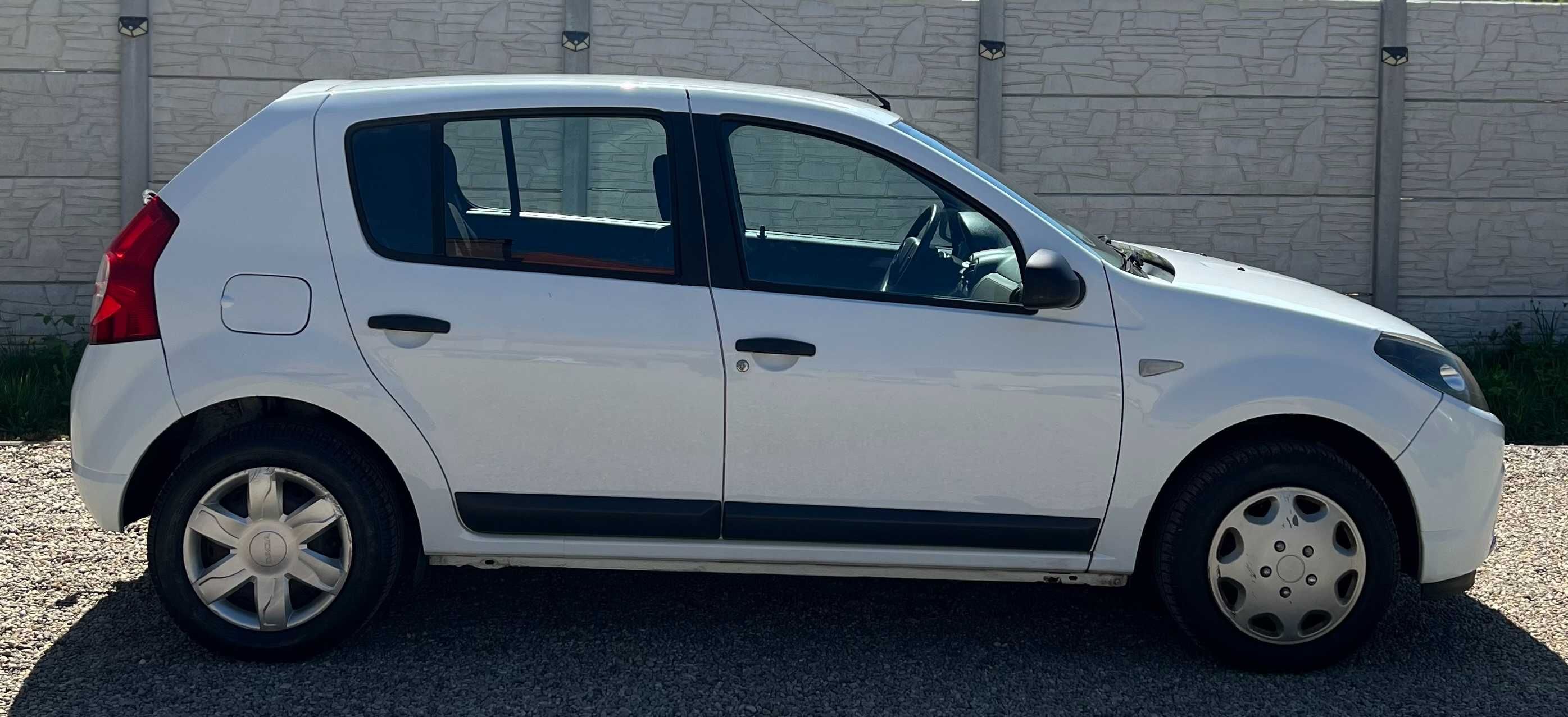 Dacia Sandero 1.2 benzina Eco  Celebration, AC ,FINANTARE AVANS 0