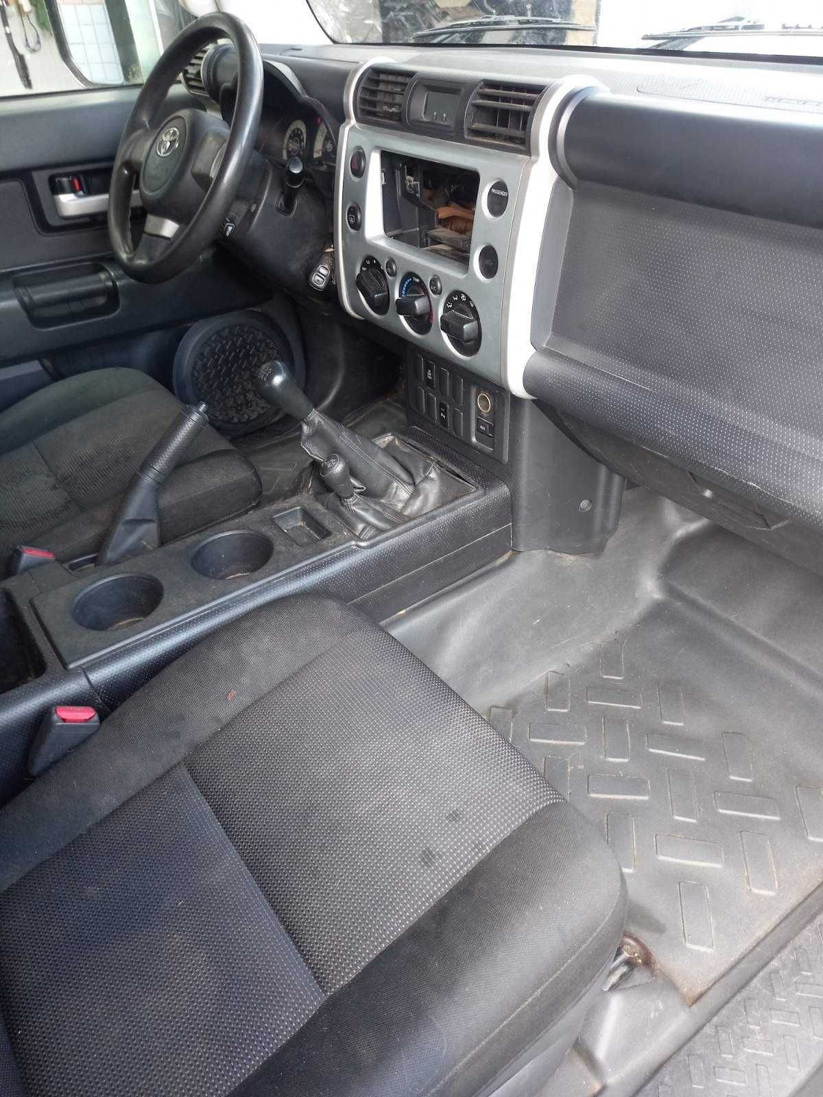 Toyota FJ Cruiser - на части