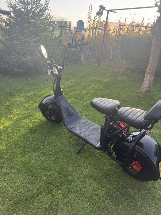 Vand scuter electric limitat la 25km/h