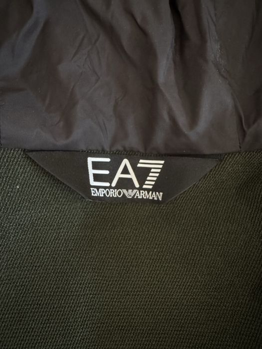 EA7 Emporio Armani зелено  яке размер М
