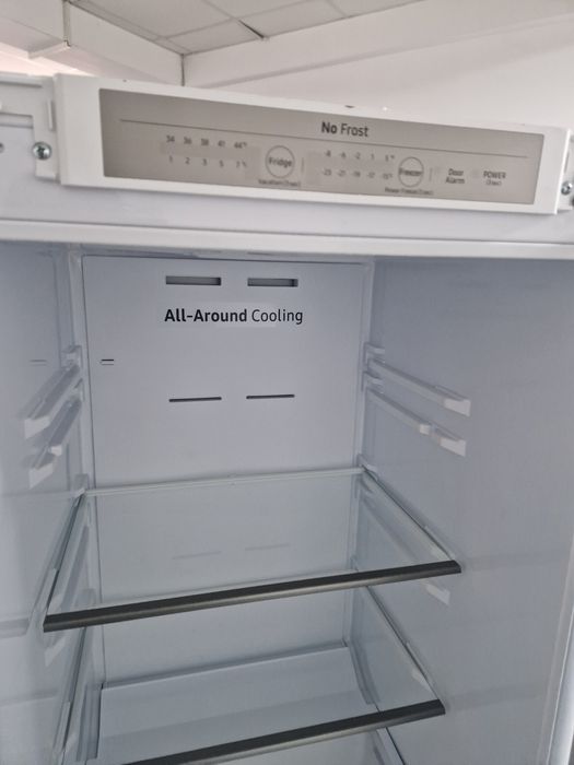 Хладилник за вграждане Samsung No Frost