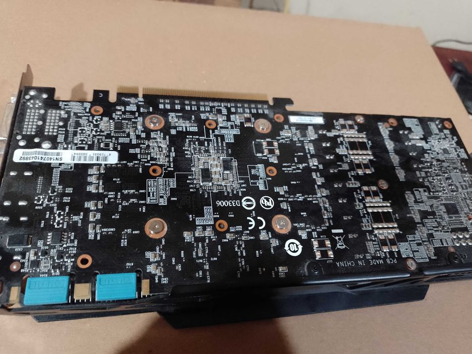 Видео карта Asus и Gigabyte 2GB