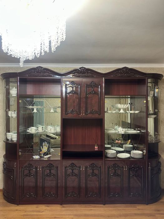 Сервант (стенка)