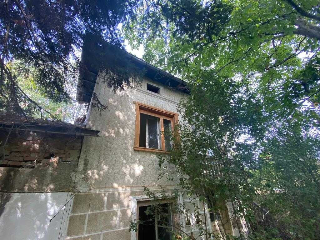 Къща с двор в село Михалци