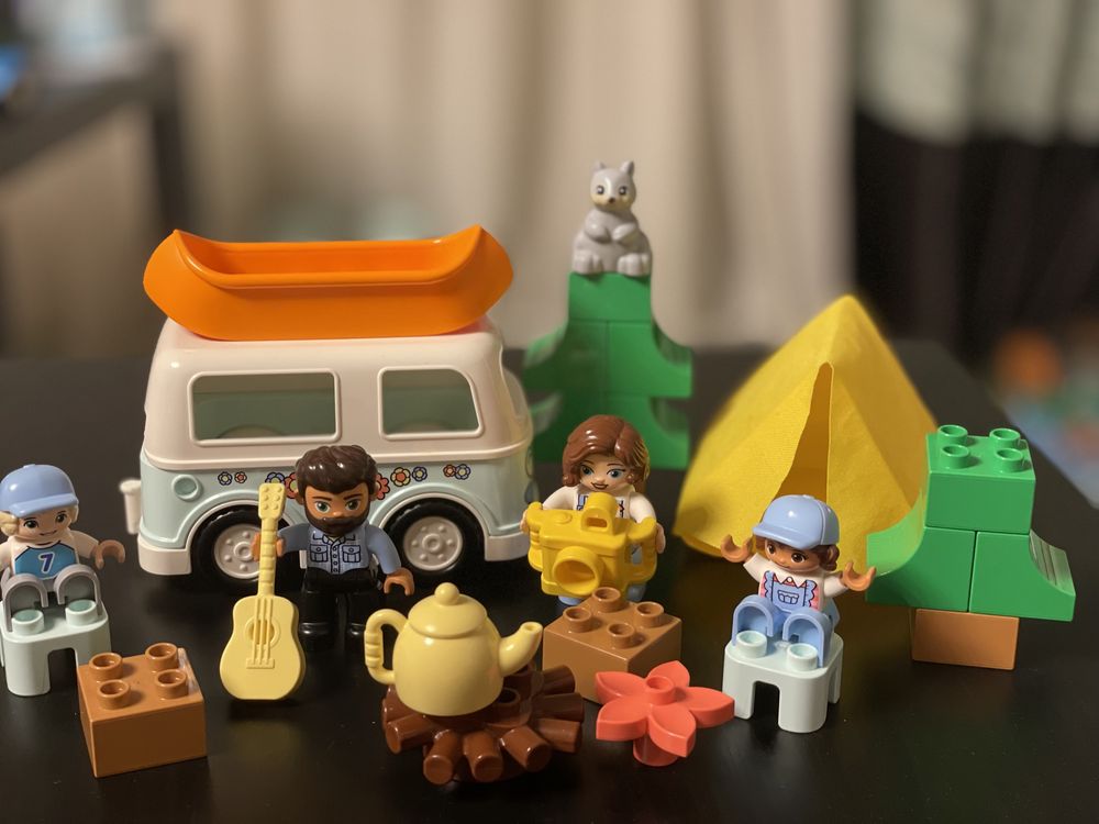 LEGO DUPLO - Aventura cu rulota de vacanta a familiei 10946, 30 piese