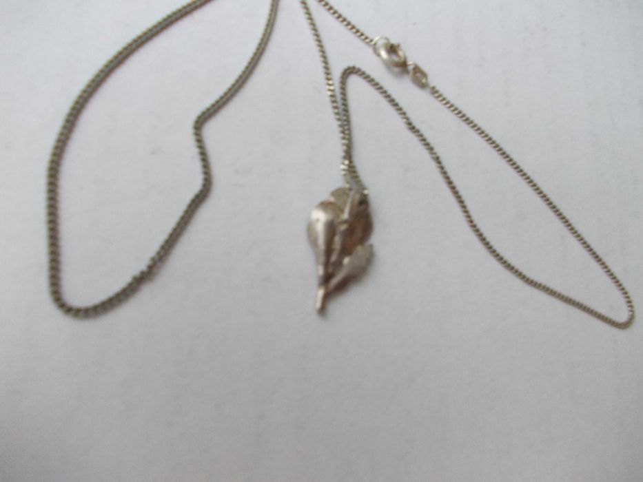 Lant si medalion vechi din argint trandafir