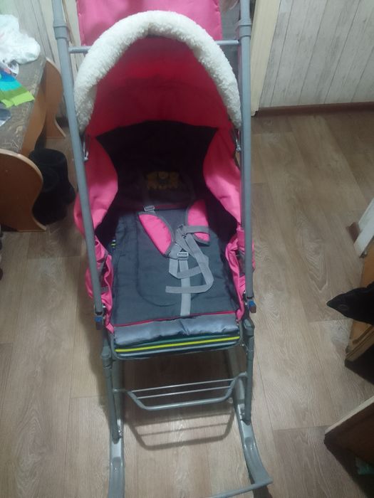 Срочно продам санки сзади есть колесики