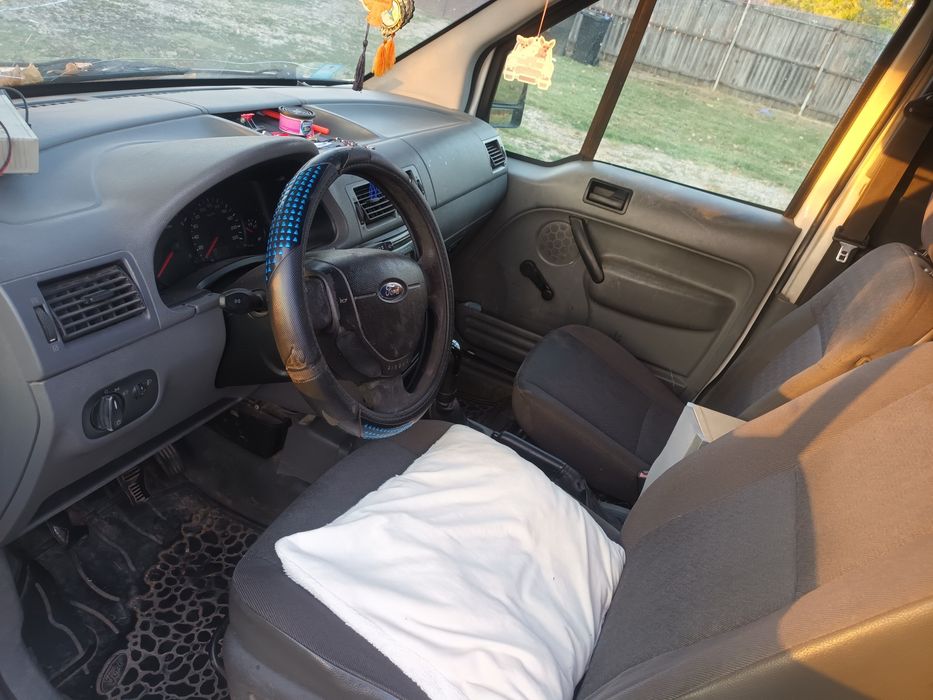 Ford transit connect + 1 complet de piese