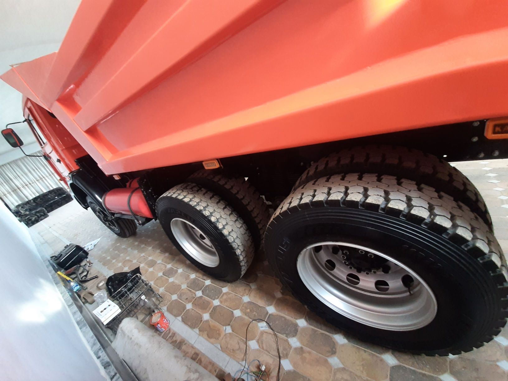 Kamaz samasval sotiladi