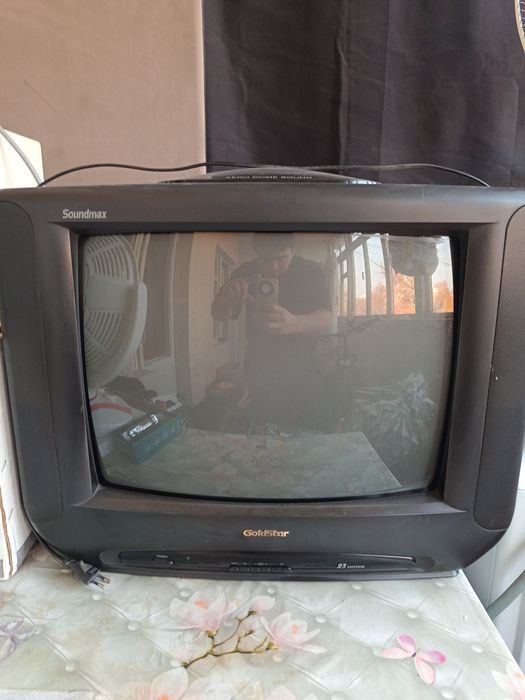 Eski televizor sotiladi
