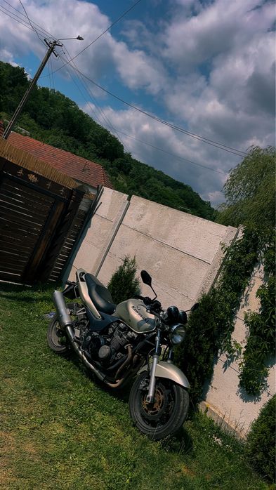 Vând sau schimb Kawasaki zr7